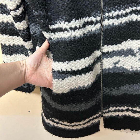 JACKET | Women’s Bench wool jacket size medium - Picture 3 of 6